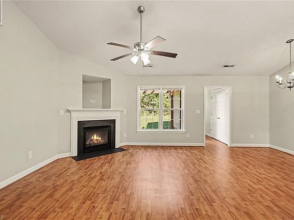 3rd image of 1622 Hawkcrest Ln
