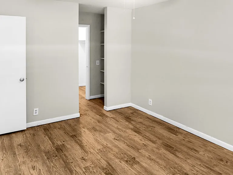 Laurel Heights Apartments — Photo 21