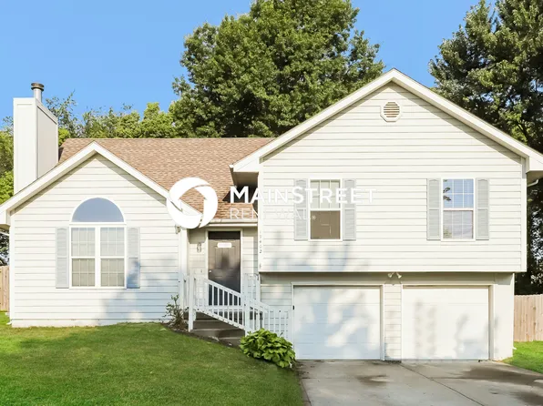 19402 Diamond Ln, Smithville, MO 64089