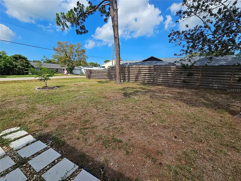 8820 Pohoy Ave — Photo 11
