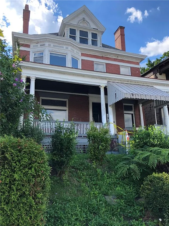 1019 Jancey St photo 1
