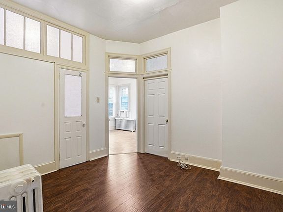 3rd image of 2441 Brown St #2R