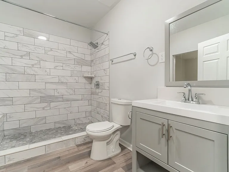 745 Greenwood Ln SW — Photo 9