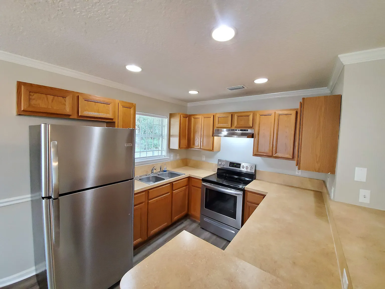 3 bed, 1112 sqft, $1,600 — Photo 3