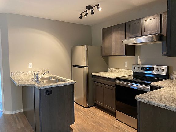 5th image of 214 Spruce Rd #16