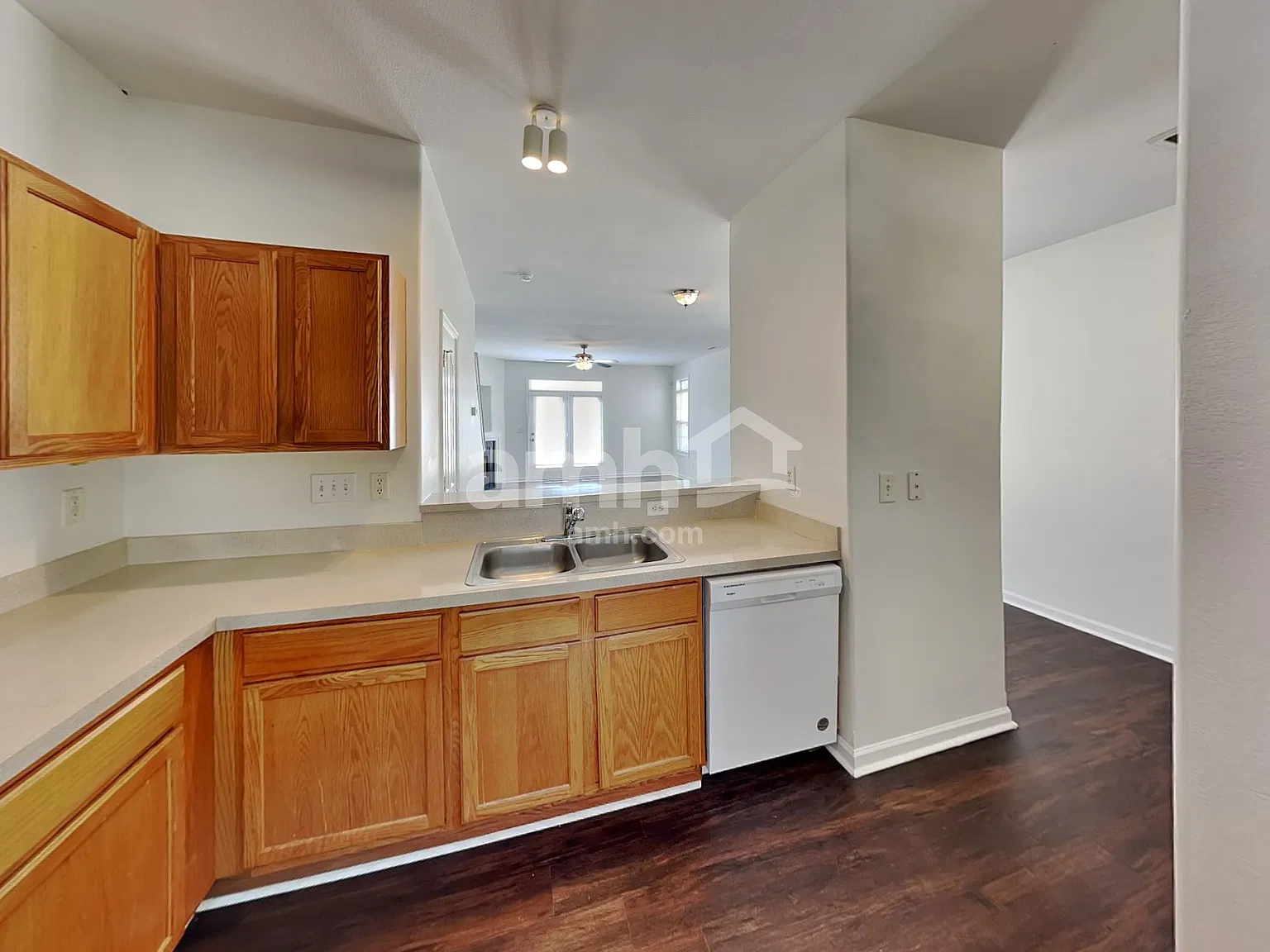 3 bed, 2.5 bath, 1632 sqft, $2,210 — Photo 4