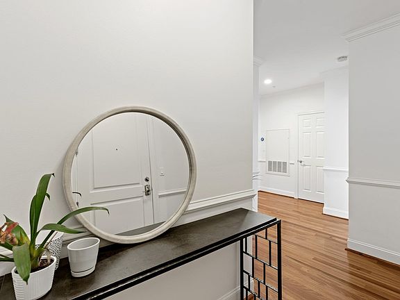 3rd image of 1209 E Washington St Unit 306