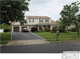 305 Betsy Ross Dr, Freehold, NJ 07728