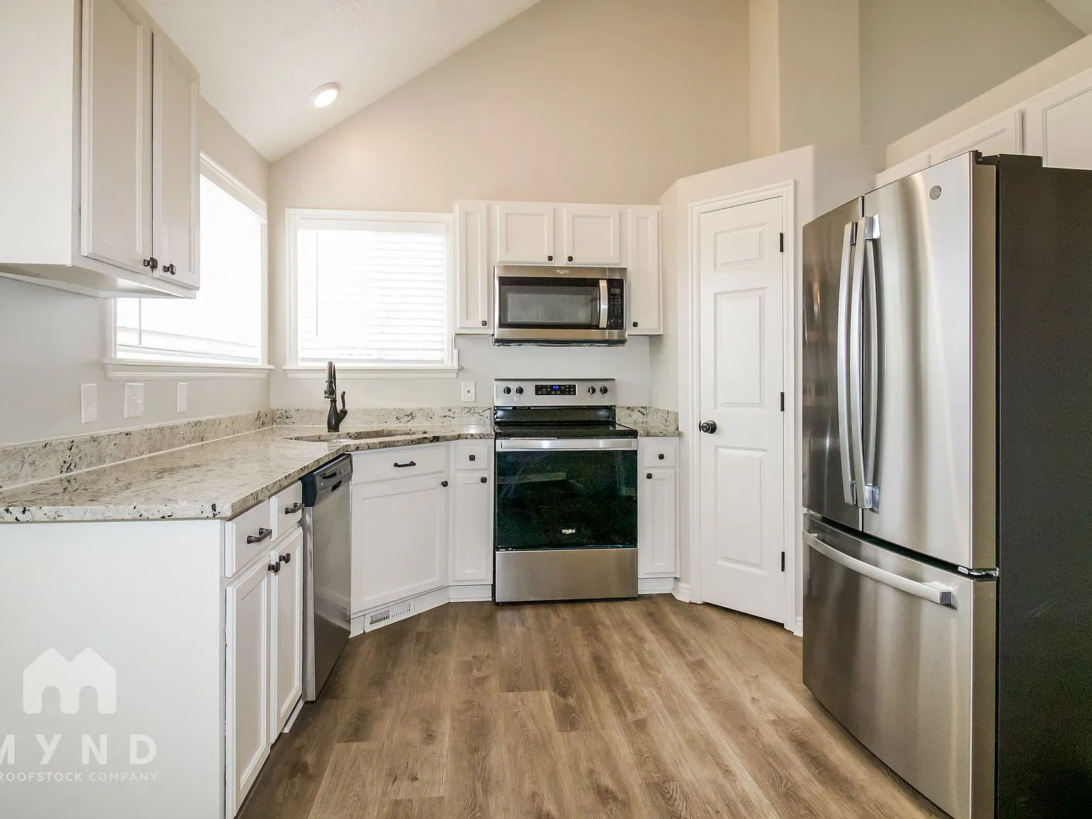 4 bed, 3.5 bath, 1374 sqft, $2,249 — Photo 2