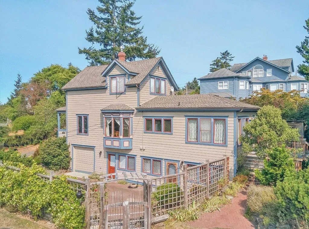 1827 Van Ness St photo 1