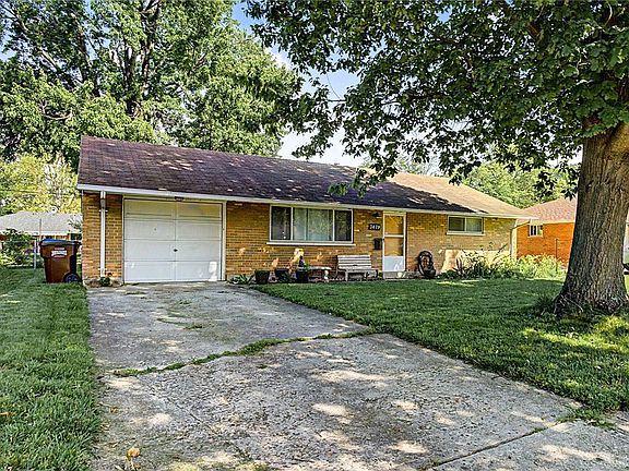 3rd image of 3679 Elmira Dr