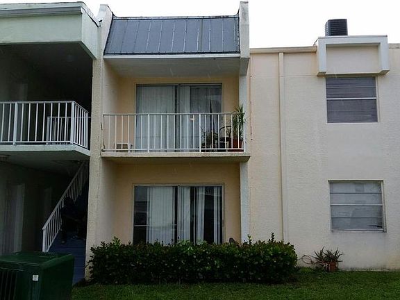 3rd image of 437 Executive Center Dr APT 107