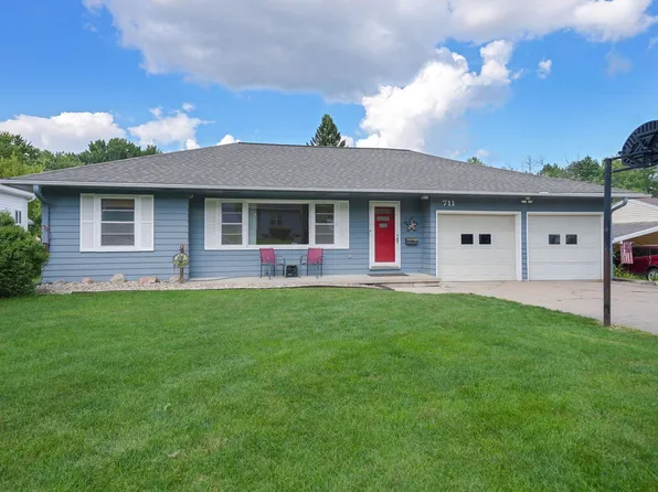 711 Cornwall Ave, Waterloo, IA 50702