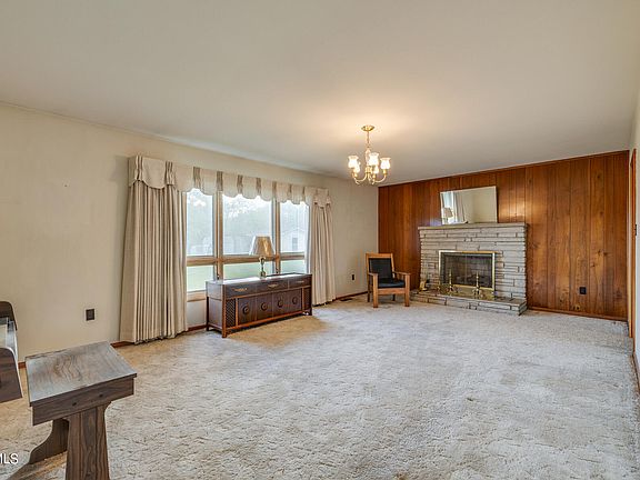 5th image of 305 Stevenswood Dr