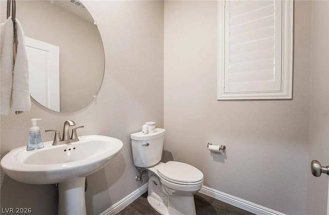 3 bed, 2.5 bath, 1699 sqft, $2,100 — Photo 3