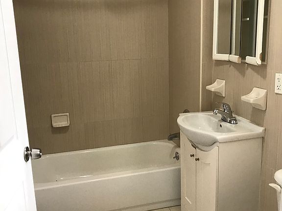 4th image of 3215 47th St APT 1