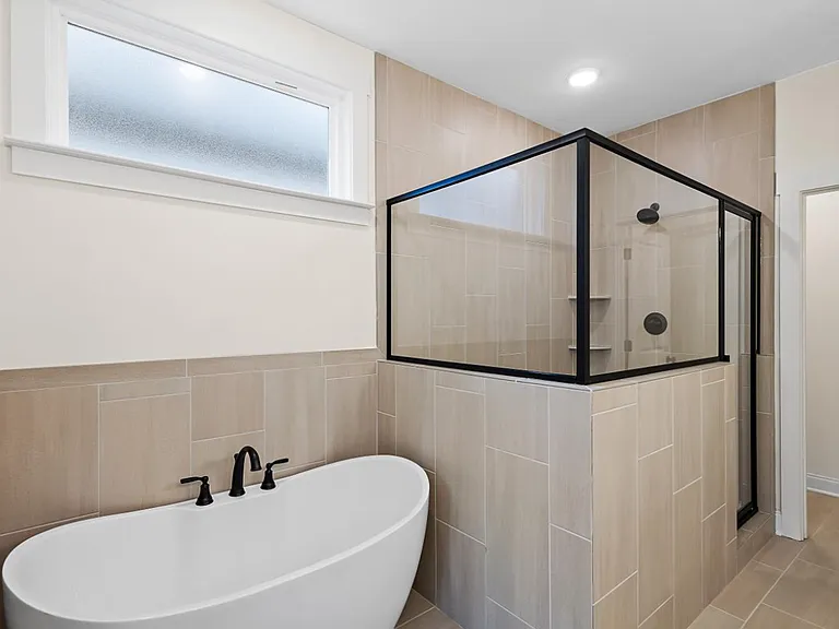 6520 Benjamin Cv — Photo 9