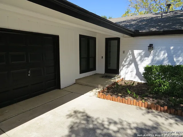 2 bed, 2.0 bath, 2244 sqft, $2,100 — Photo 3