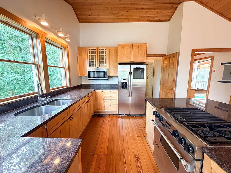 121 Old Schoolhouse Rd — Photo 12