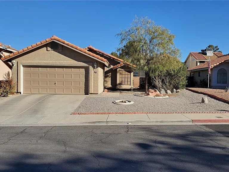 44 Fantasia Ln — Photo 1
