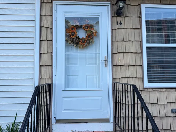 14 Larkspur Ln #14, Glastonbury, CT 06033