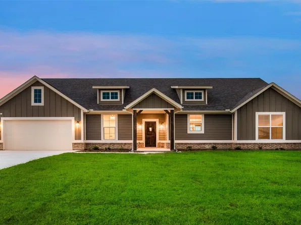 154 Spanish Moss Trl, Rhome, TX 76078