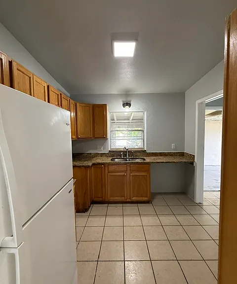 868 Tomkins St — Photo 22