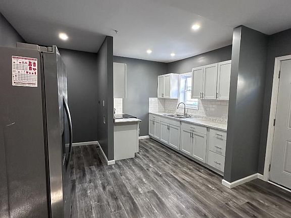 4th image of 153 Vine St Unit 2