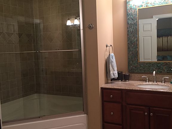 Master Bathroom: 10' x 8'