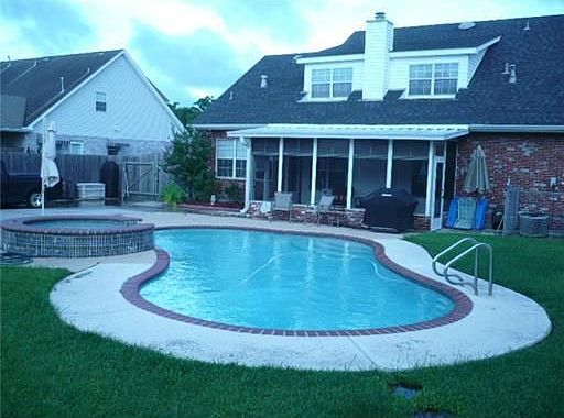 3rd image of 150 Bedford Ct