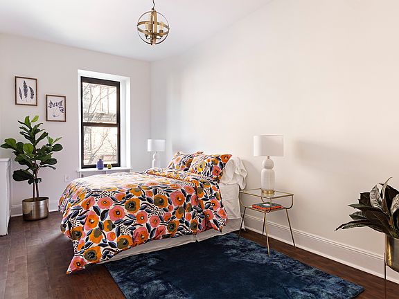 3rd image of 102 W 75th St APT 42