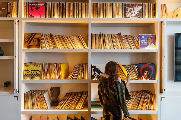 Rented by Greystar | media 13