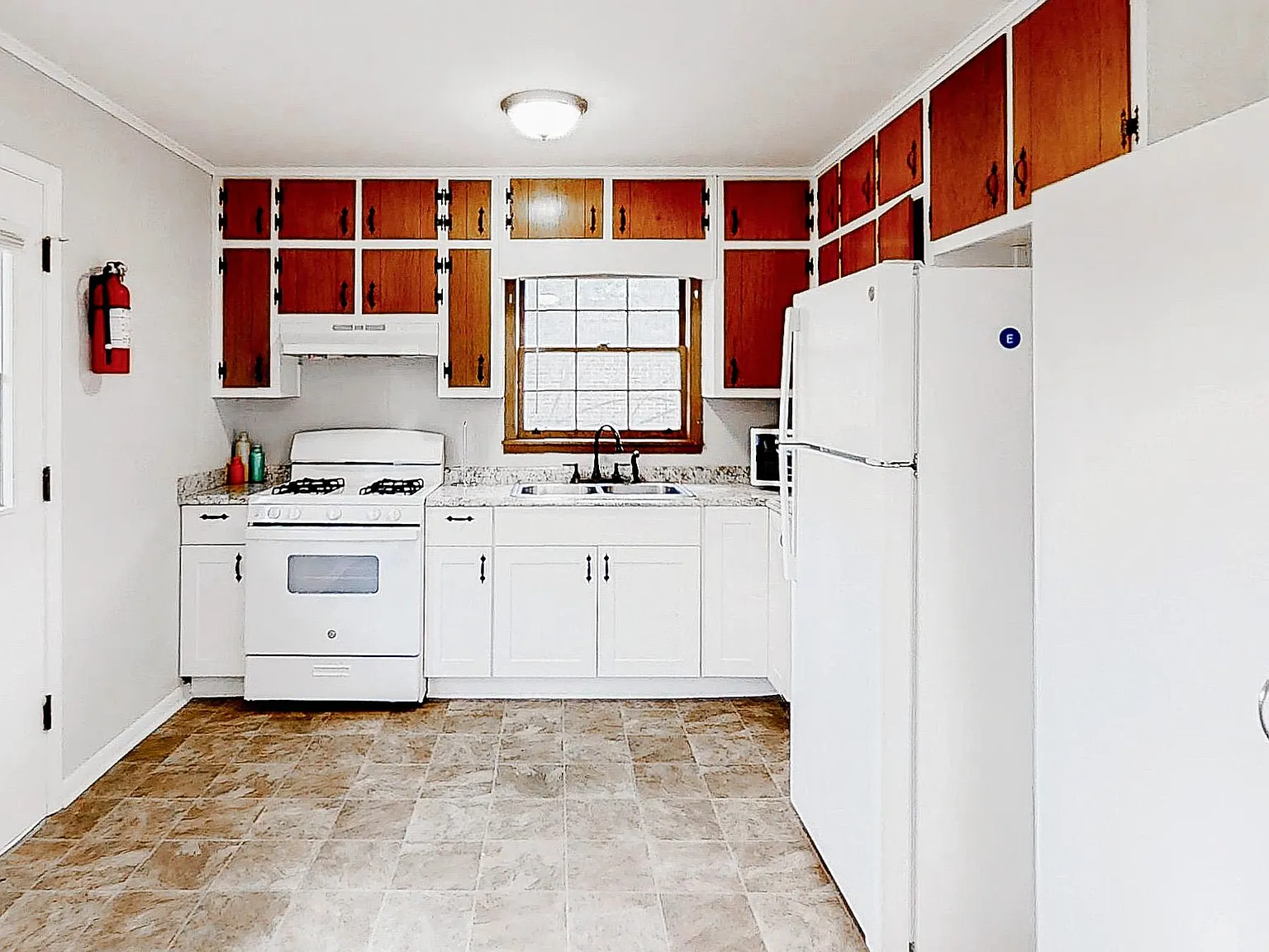 4 bed, 3.0 bath, 1075 sqft, $615 — Photo 4