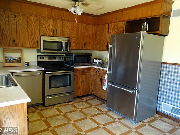 5th image of 172 Jameslee Dr