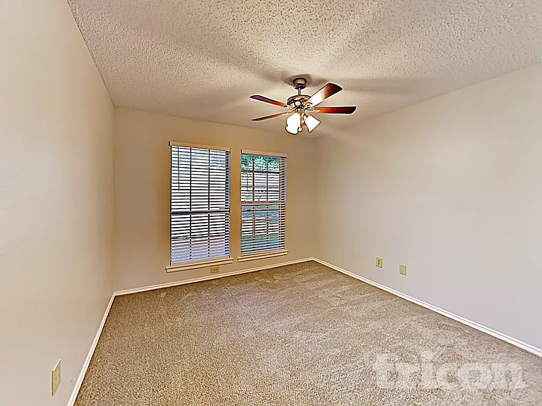 2851 Linden Ln — Photo 11