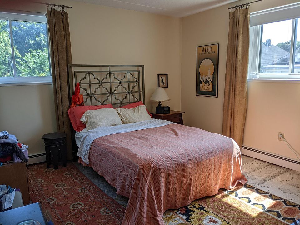 2nd image of 325 Lowell St #2E