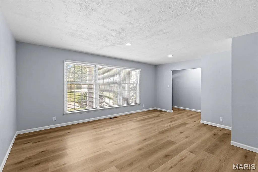 4 bed, 3.0 bath, 1488 sqft, $3,200 — Photo 4