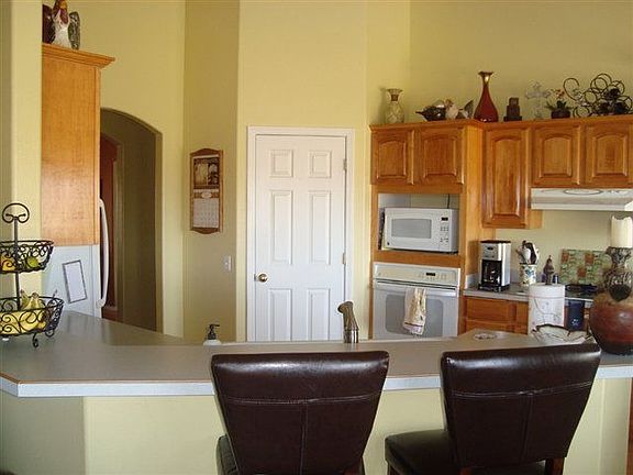 4th image of 572 Riverview Dr