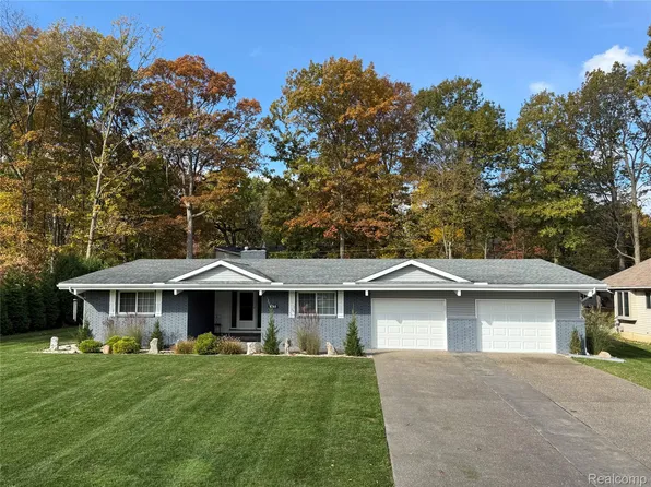 8761 Birchwood Dr, Newport, MI 48166