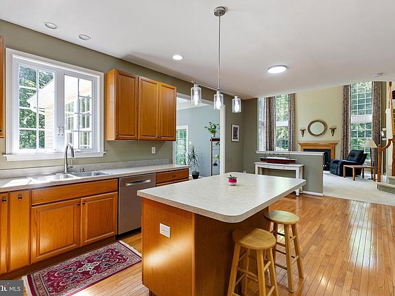 5th image of 209 Dangina Dr