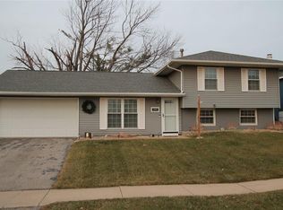 4842 Concord Ln NW, Cedar Rapids, IA 52405