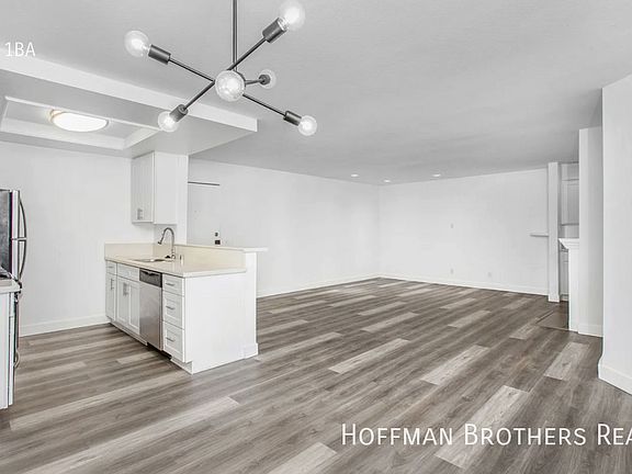 3rd image of 1533 N Martel Ave #A744023b8