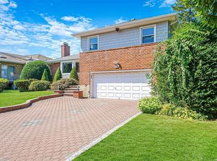 39 Melanie Ln, Syosset, NY 11791
