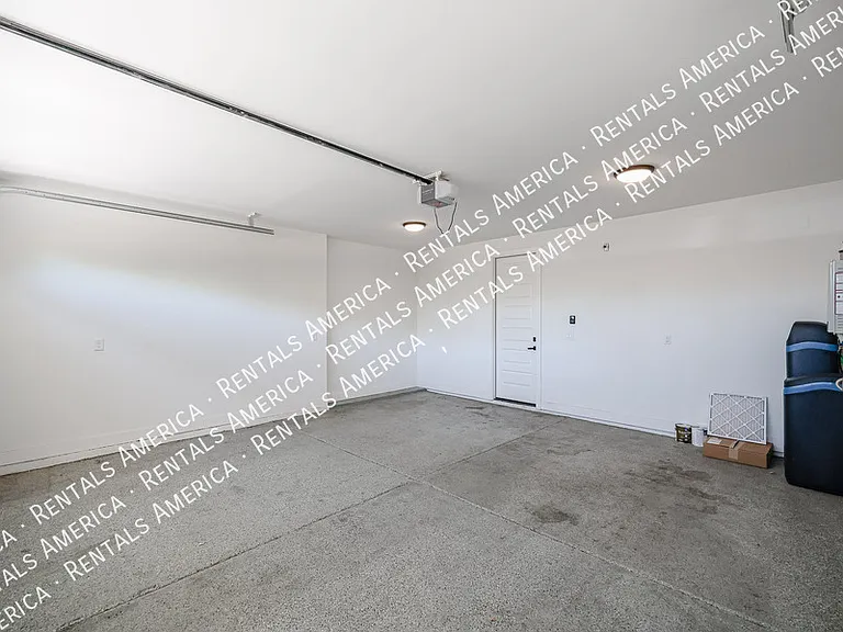 2418 E Amelia Ave — Photo 50