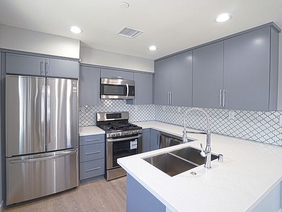4th image of 4271 Rosewood Ave #4271