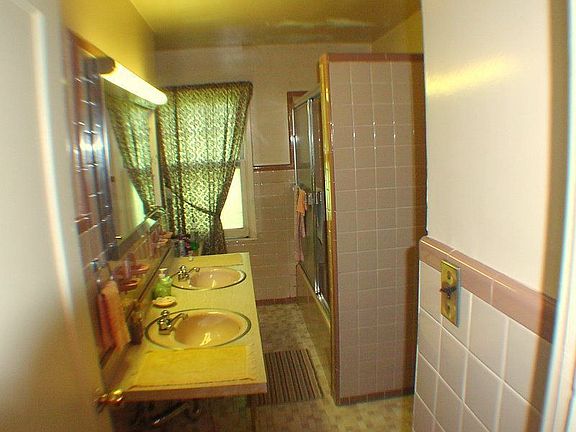 5th image of 123 Lakeside Dr