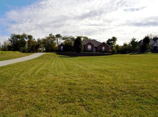 126 Clubhouse Dr, South Charleston, OH 45368