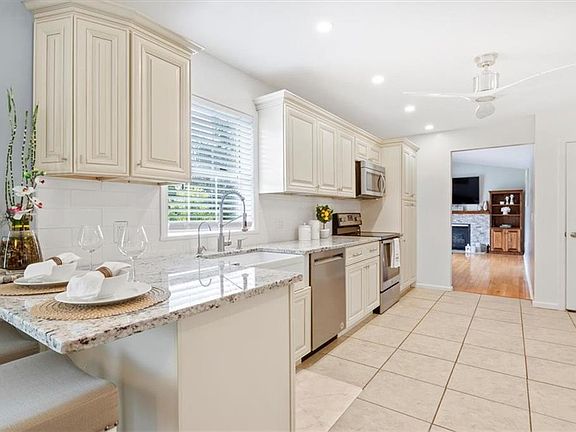 3rd image of 1101 Fawn Wood Dr