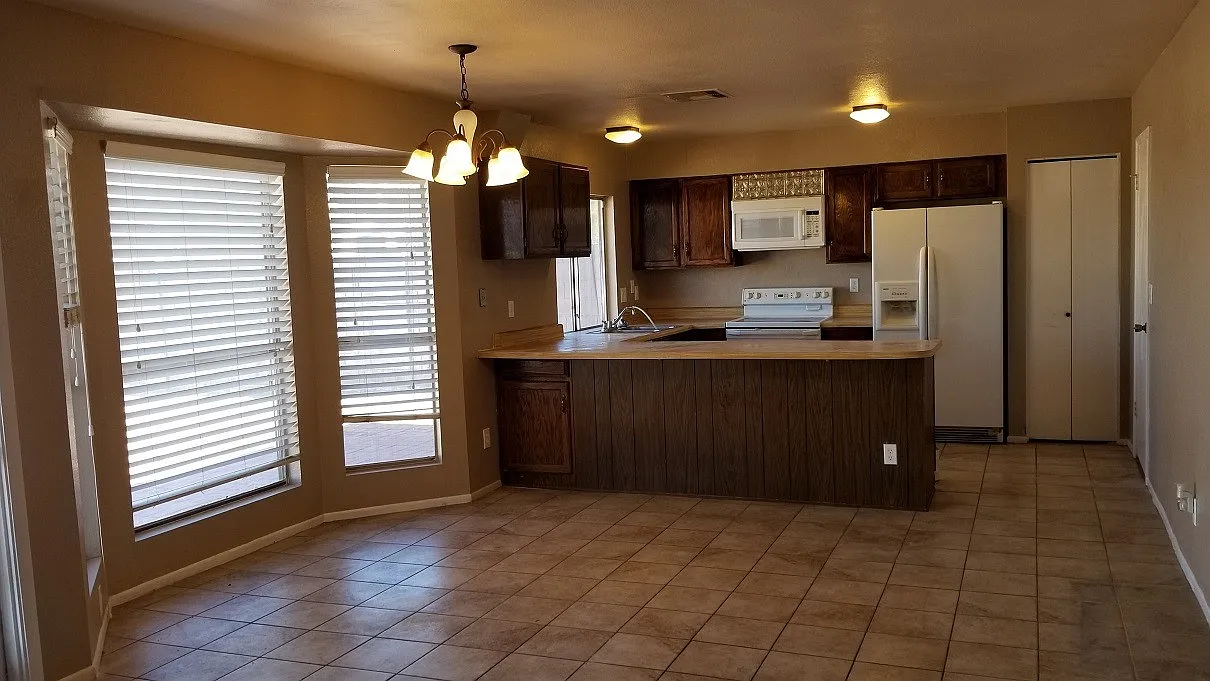 Nice Family Home In North Phoenix! — Photo 4