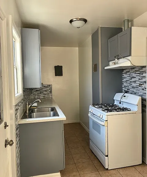 5221 Longfellow St #5221 — Photo 1